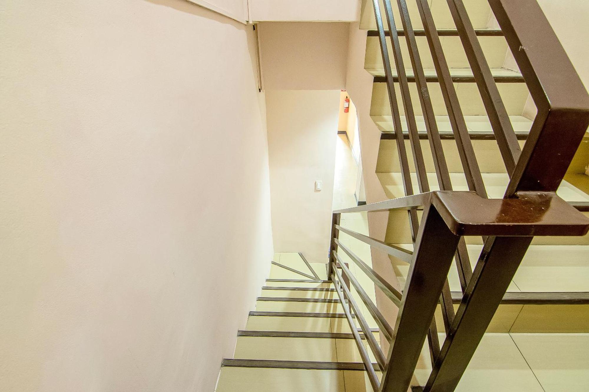 Oyo 766 Ichehan Apartments Манила Экстерьер фото