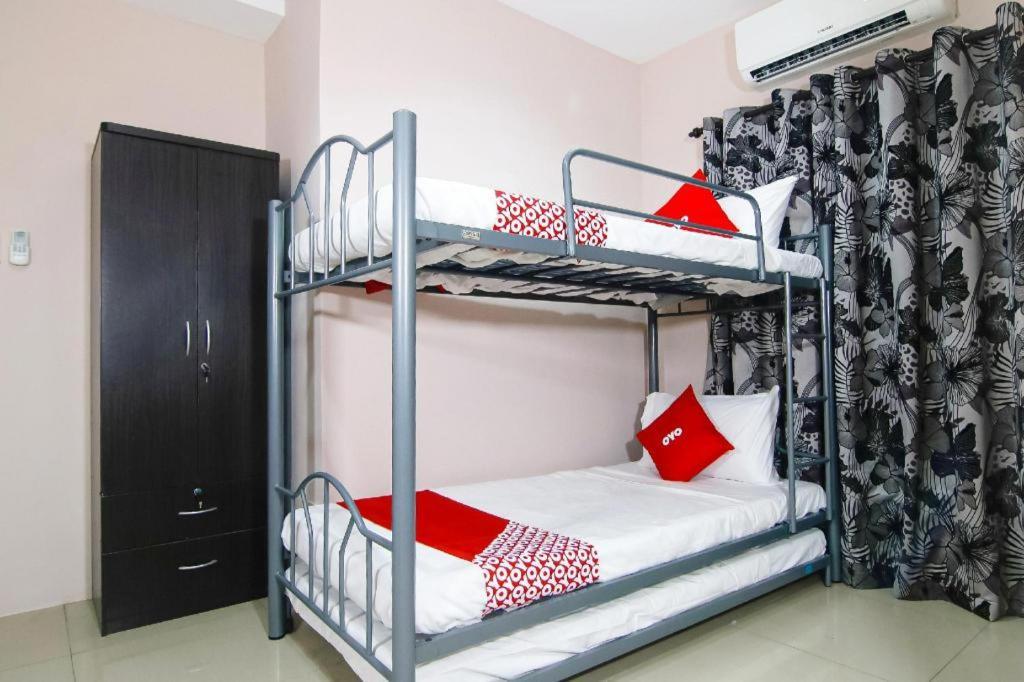 Oyo 766 Ichehan Apartments Манила Экстерьер фото