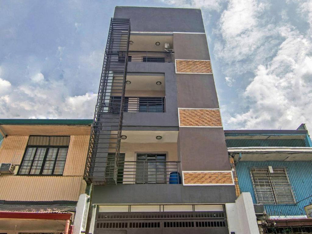 Oyo 766 Ichehan Apartments Манила Экстерьер фото